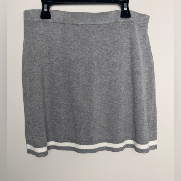 Sincerly Jules Versatil Grey Top & Skirt Set White Accents NWT - Picture 7 of 9